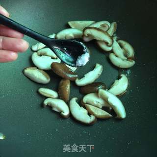 牛肉香菇披萨的做法步骤：6