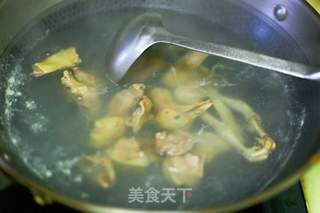 药膳鸽子汤的做法步骤:3