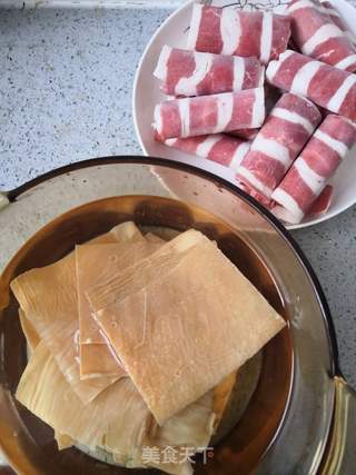 酱香油豆皮肥牛卷的做法步骤：1