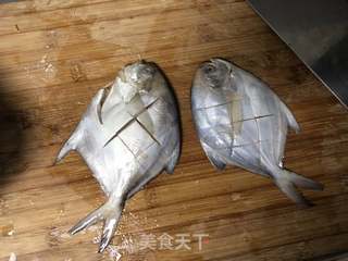 清蒸鲳鱼的做法步骤：1