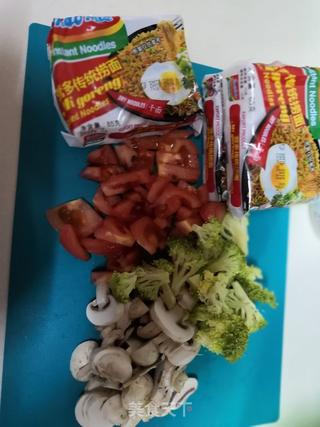 时蔬方便面的做法步骤:2
