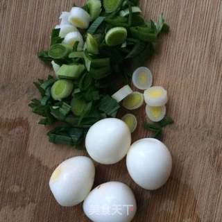雪菜虾仁龙须面的做法步骤：2