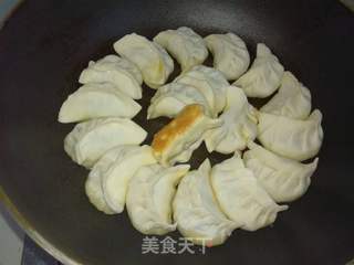 冰花煎饺的做法步骤:9