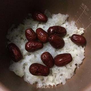 红枣银耳炖荸荠的做法步骤:3
