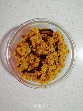 炒饭新吃法,几个香菇、一把干贝,一碗米饭,搅拌几下,口水直流!的做法步骤:7