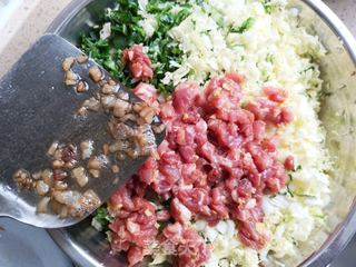 白菜猪肉水饺的做法步骤:4
