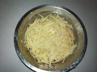 土豆丝饼的做法步骤：2