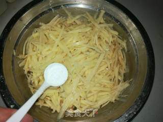 土豆丝饼的做法步骤：3