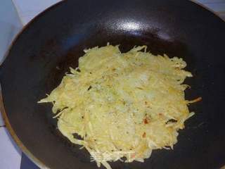 土豆丝饼的做法步骤：10