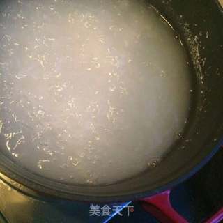 皮蛋虾仁粥的做法步骤:2