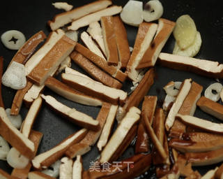 芹菜炒香干的做法步骤：8