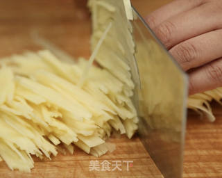 青椒土豆丝的做法步骤:2