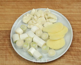 小鸡炖蘑菇的做法步骤:4