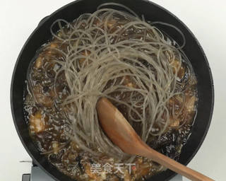 小鸡炖蘑菇的做法步骤:9