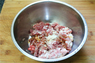 鲜肉香葱馅饼的做法步骤:3