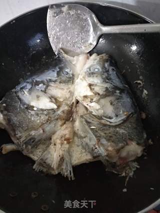 鱼头豆腐汤的做法步骤:3