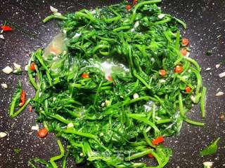 蒜蓉豌豆尖的做法步骤:9