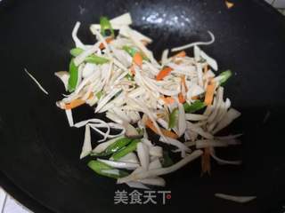 牛肉炒杏鲍菇的做法步骤：3