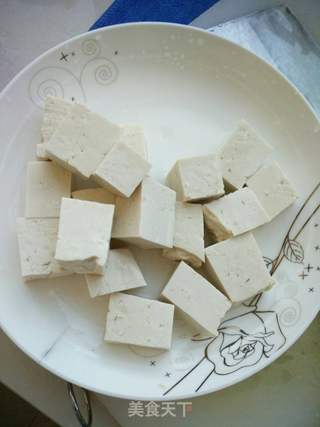 鲫鱼炖豆腐的做法步骤:2