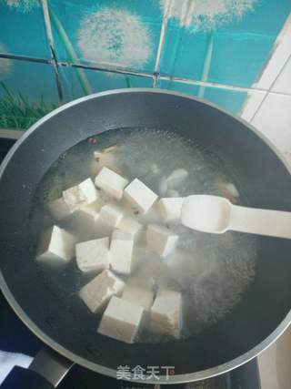 鲫鱼炖豆腐的做法步骤:11