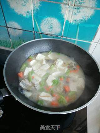 鲫鱼炖豆腐的做法步骤:13