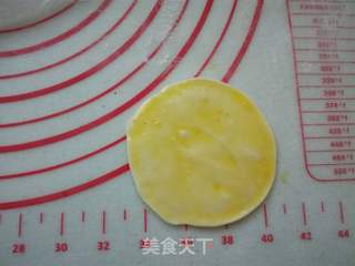 饺子皮版鸡蛋饼的做法步骤:2