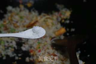 蟹棒鸡蛋炒饭的做法步骤:11