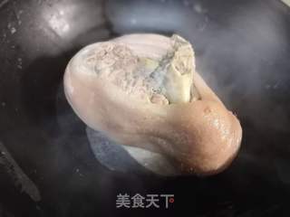 炖猪蹄子的做法步骤:4