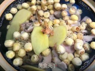 莲子猪肚汤的做法步骤:7
