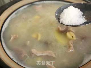 莲子猪肚汤的做法步骤:8