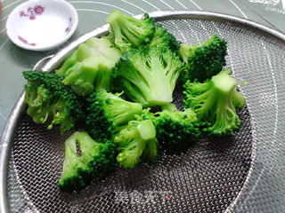 蛋卷芝士热狗肠的做法步骤:4
