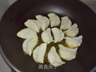 #牛肉#抱蛋煎饺(牛肉圆葱馅)的做法步骤:8