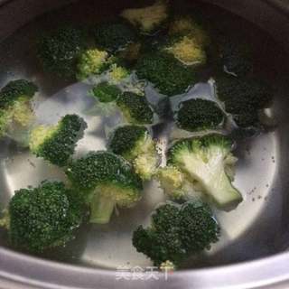 西兰花蛋烧卷的做法步骤:3
