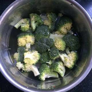 西兰花蛋烧卷的做法步骤:2