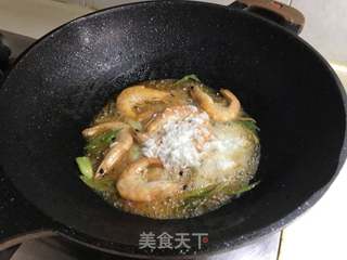 醪糟烧大虾的做法步骤：5