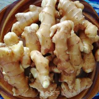 一罐酸菜，  是四川的味道，是外婆的味道  是我最爱吃的川菜。的做法步骤：4