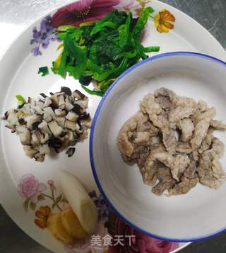 菠菜香菇水滑肉片粥的做法步骤:5