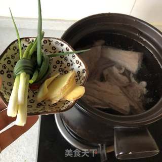 大骨哆烂面的做法步骤:2