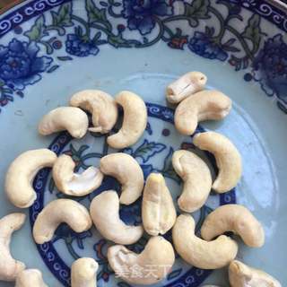 煎鸡脯肉坚果沙拉的做法步骤:2