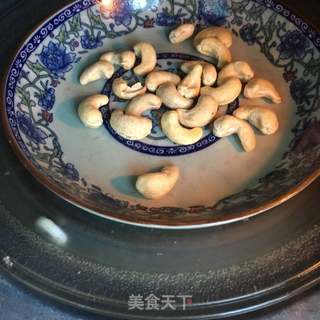 煎鸡脯肉坚果沙拉的做法步骤:3