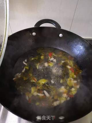 酸菜玉米面条的做法步骤:7