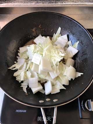 猪肉白菜炖粉条的做法步骤：2