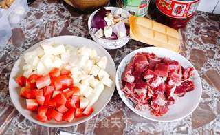 胡萝卜土豆咖喱牛肉包子的做法步骤:2
