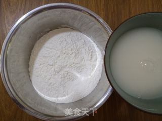 怎样做牛肉香葱花卷的做法步骤:2