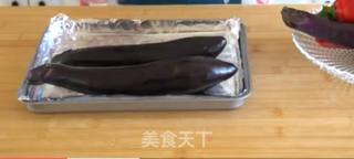 茄子别再炒着吃,开胃烤茄子,做法简单、口味鲜爽,一点油烟都没有哦!的做法步骤:2