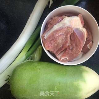 油泼萝卜羊肉饺子的做法步骤:2