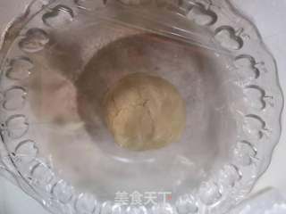 香脆可口,咸甜适中之(肉末梅干菜酥饼)的做法步骤:9