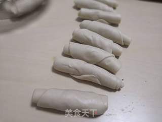 香脆可口,咸甜适中之(肉末梅干菜酥饼)的做法步骤:15
