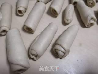 香脆可口，咸甜适中之（肉末梅干菜酥饼）的做法步骤：16
