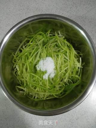 拌绿萝卜的做法步骤：4
